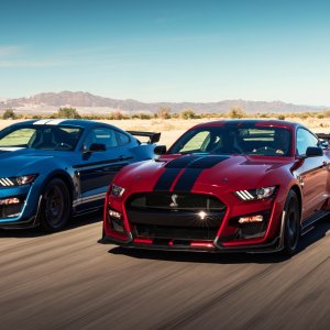 2020-ford-mustang-shelby-gt500-1(1).jpg
